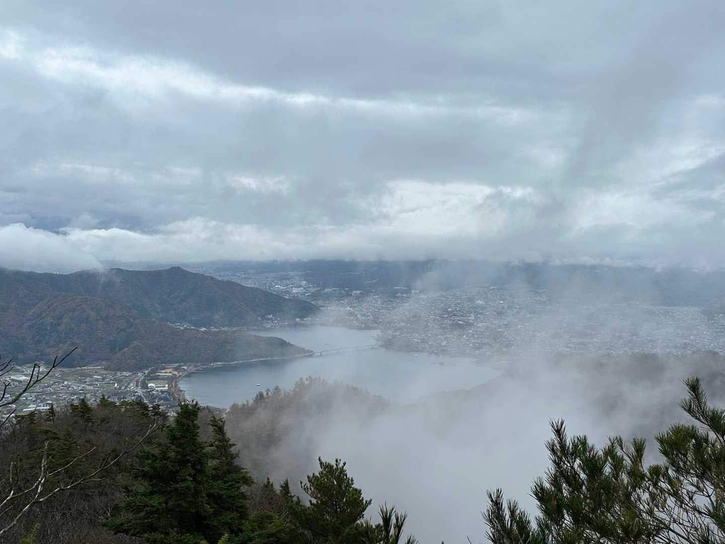 御坂山登山口-御坂峠-カネ山-御坂山-観音平山-旧御坂峠- 縦走コースの写真