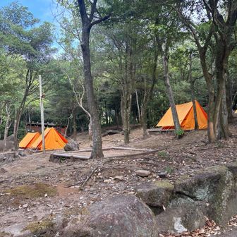 降りてきました
キャンプ場は、この時間でもテント⛺️が張ってありました
お寝坊さんでしょうか？