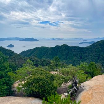 四国方面✨　左に見える小さな島？🏝️