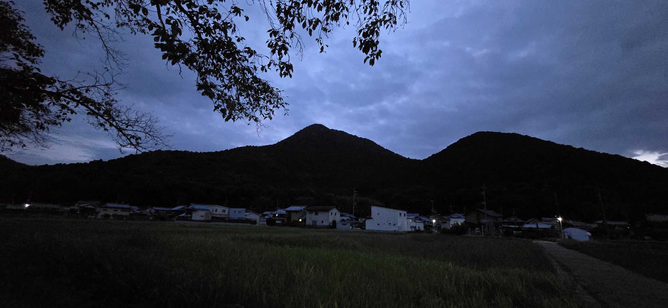 表登山道〜三上山〜裏登山道 周回コースの写真