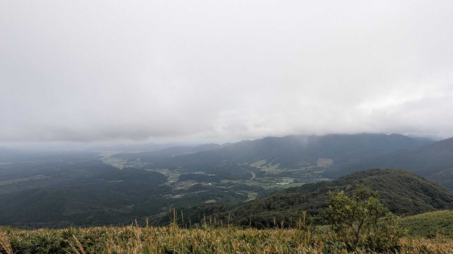 三平山登山口-三平山-穴ヶ乢-朝鍋鷲ヶ山-朝鍋山登山口-穴 周回コースの写真