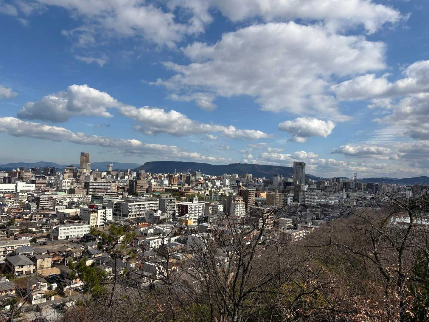 屋高松市内と屋島