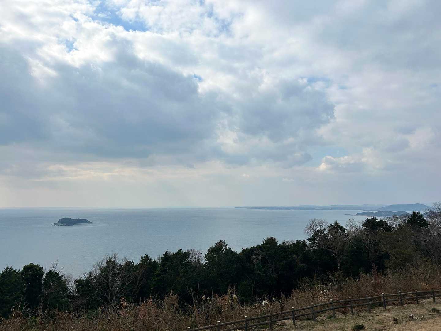 行者獄でランチ出来なかったから
ココでしようかなって思ってたんだけど、
海風強過ぎてムリ〜〜🙅‍♀️