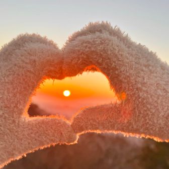 思いがけず 娘と一緒に 筑波山で

今年最後の「登り納め」ができて

なにより嬉しい朝になりました🐸💕



皆さま、良いお年をお迎えください🌈


