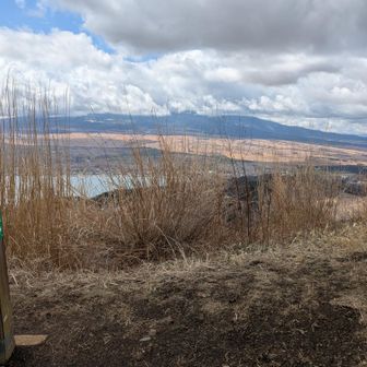 大平山に到着、広々して絶景です
目の前の富士山から、