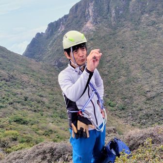 頼もしいガイドの西嶋さん👨
山頂付近は少し紅葉が始まっていた🍁