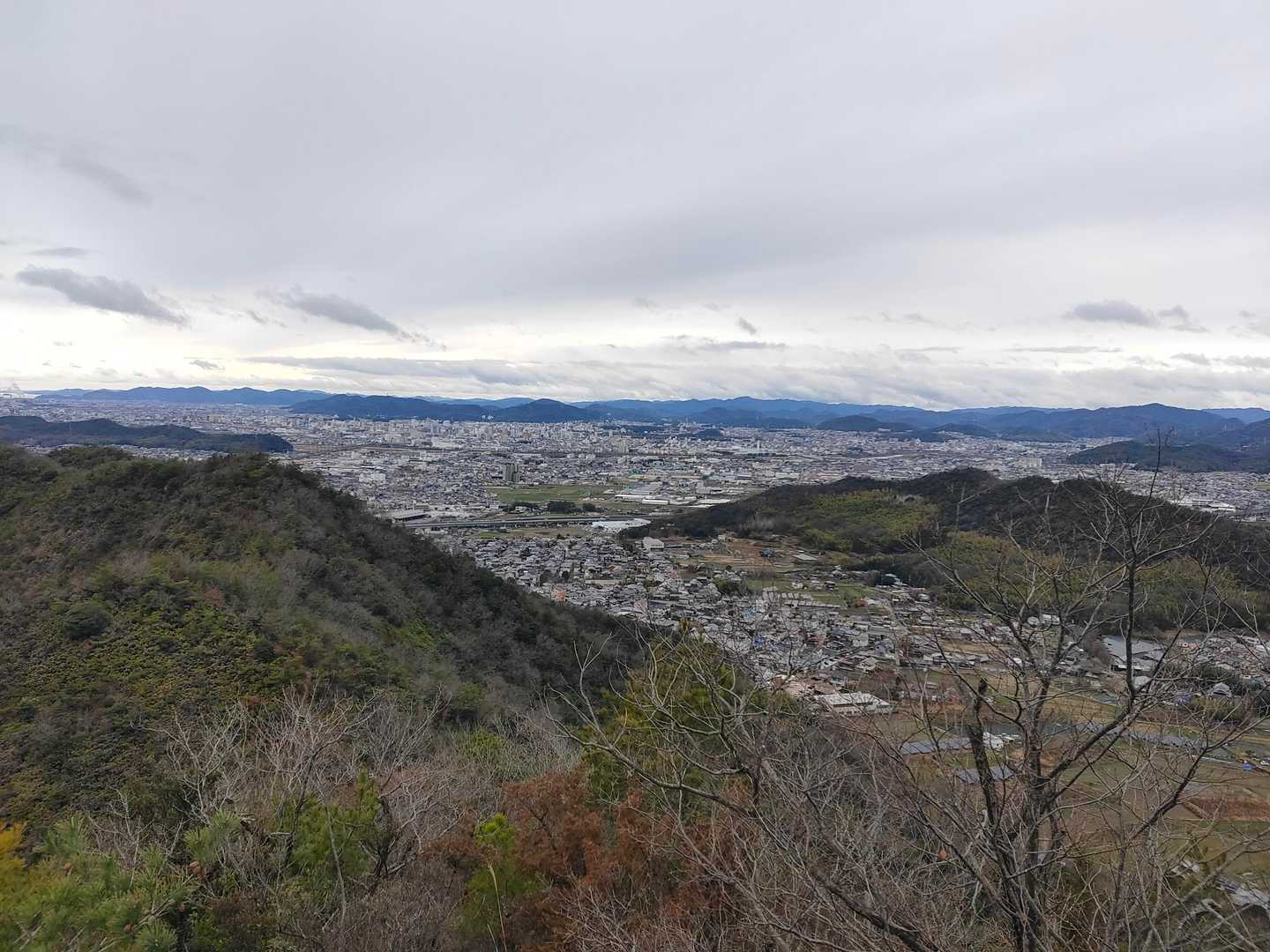肉眼ではハッキリ見えるけど、遠くに🏯