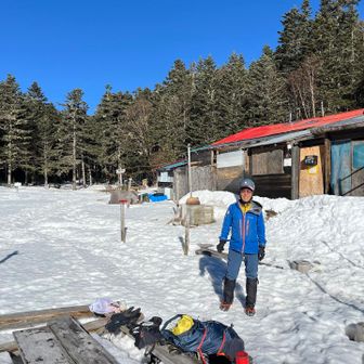 南御室小屋まで戻る