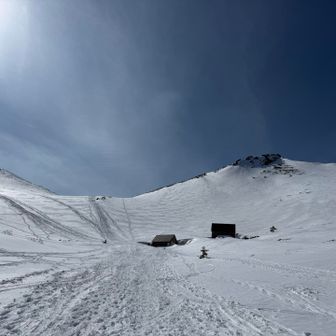 ここをまっすぐ進むのがルートなんだけどBCの方々は左側に直登してる
どっちのルートを取るか迷う🤔