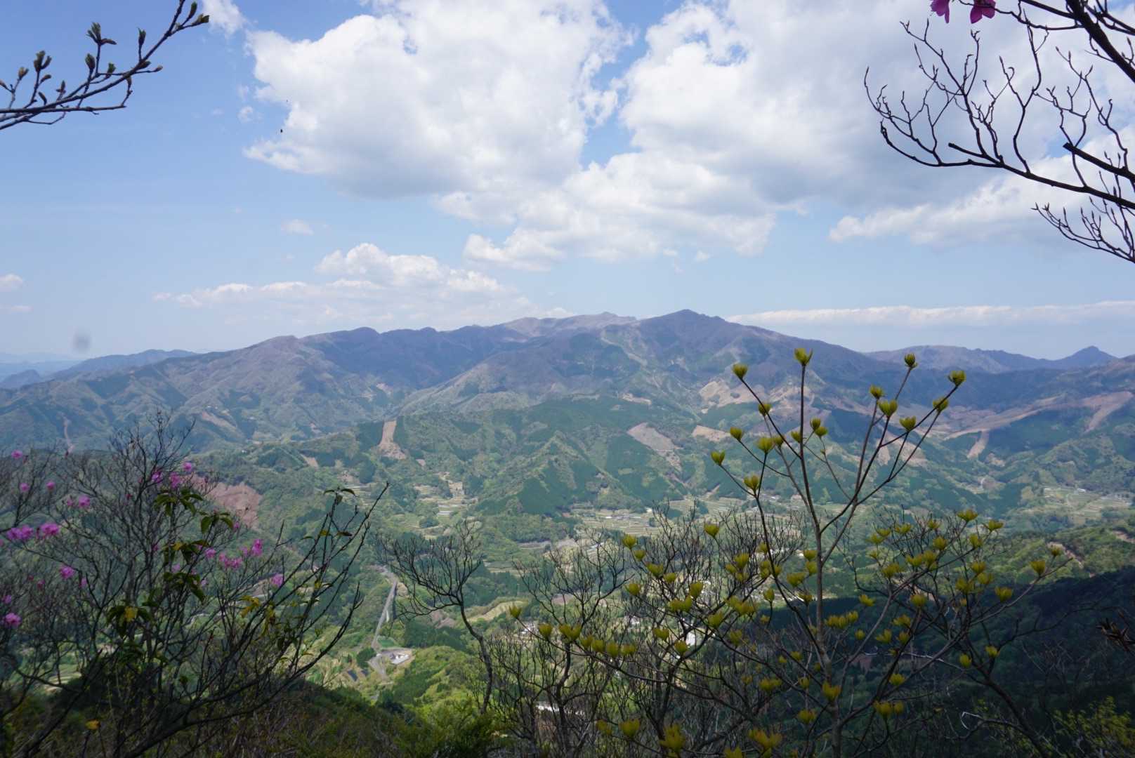 山の新緑が綺麗　祖母山
行きたいな〜🏔


