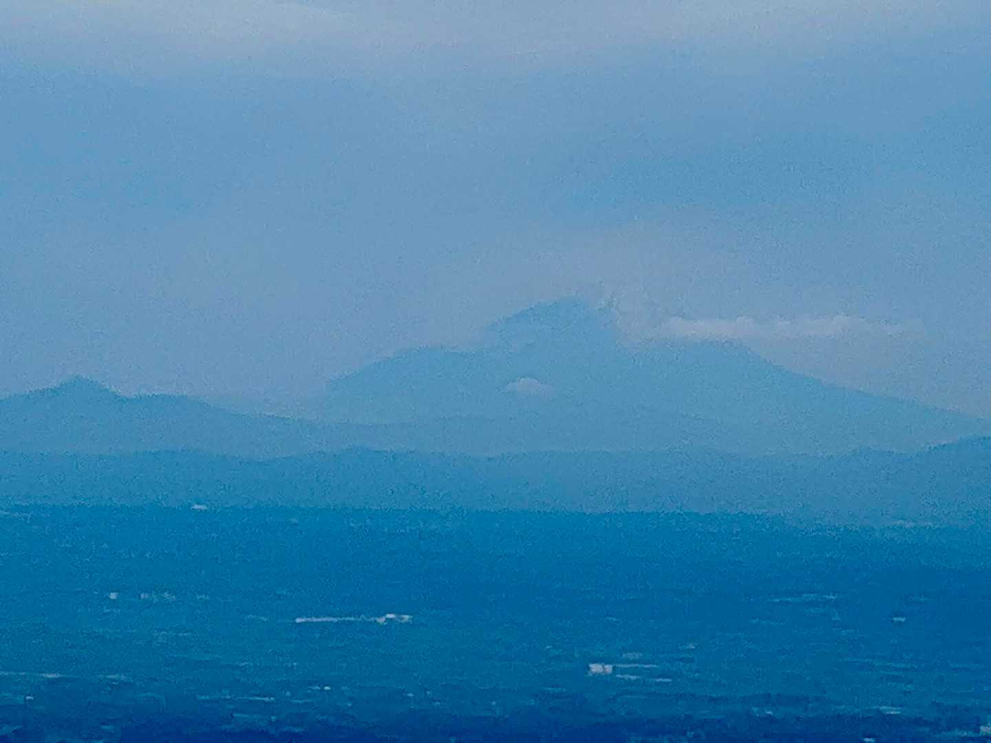 写真じゃ、良く分からんけど、富士山見えましたぁ👍✨