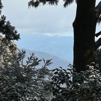 富士山遥拝所　少し雲が