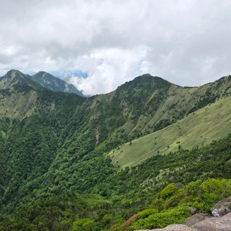 雲多いけど、石鎚山頂は雲無し✨
