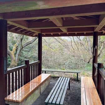 井関峠の休憩所でひと休み。