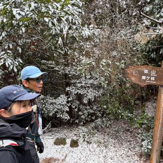 雪玉おじさんは標識見落としがちなので、後ろから確認してます☑️
「駒ヶ林、こっちね👈」