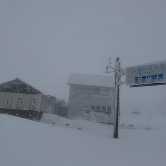 とりあえずなんとか八合目登山口の避難小屋に着きました😭
なんでこんなことしてるんだろう私？と、何度も自問自答しまくった4時間半でした😇