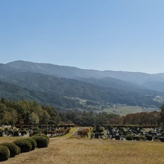 中山霊園🅿️から
鉢伏山と高ボッチが見える
他にも中央アルプスもチラ見できる