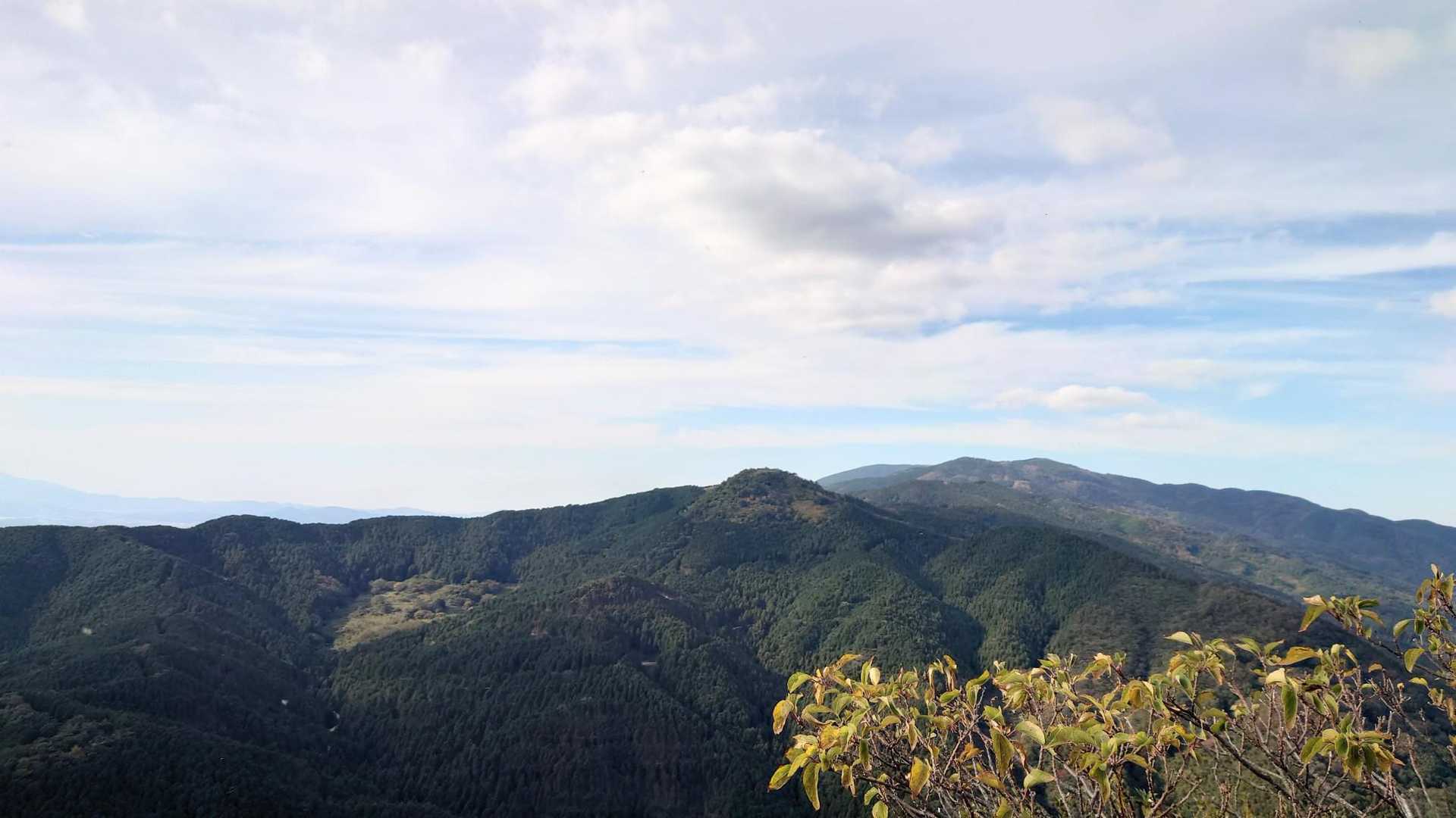 あっという間に岩を登りきった🙌✨
さっき登ったロマンスヶ丘⛰
