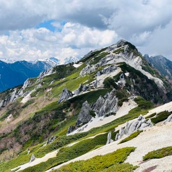 燕岳きれいです。
さすが北アルプスの女王と称される山ですね。