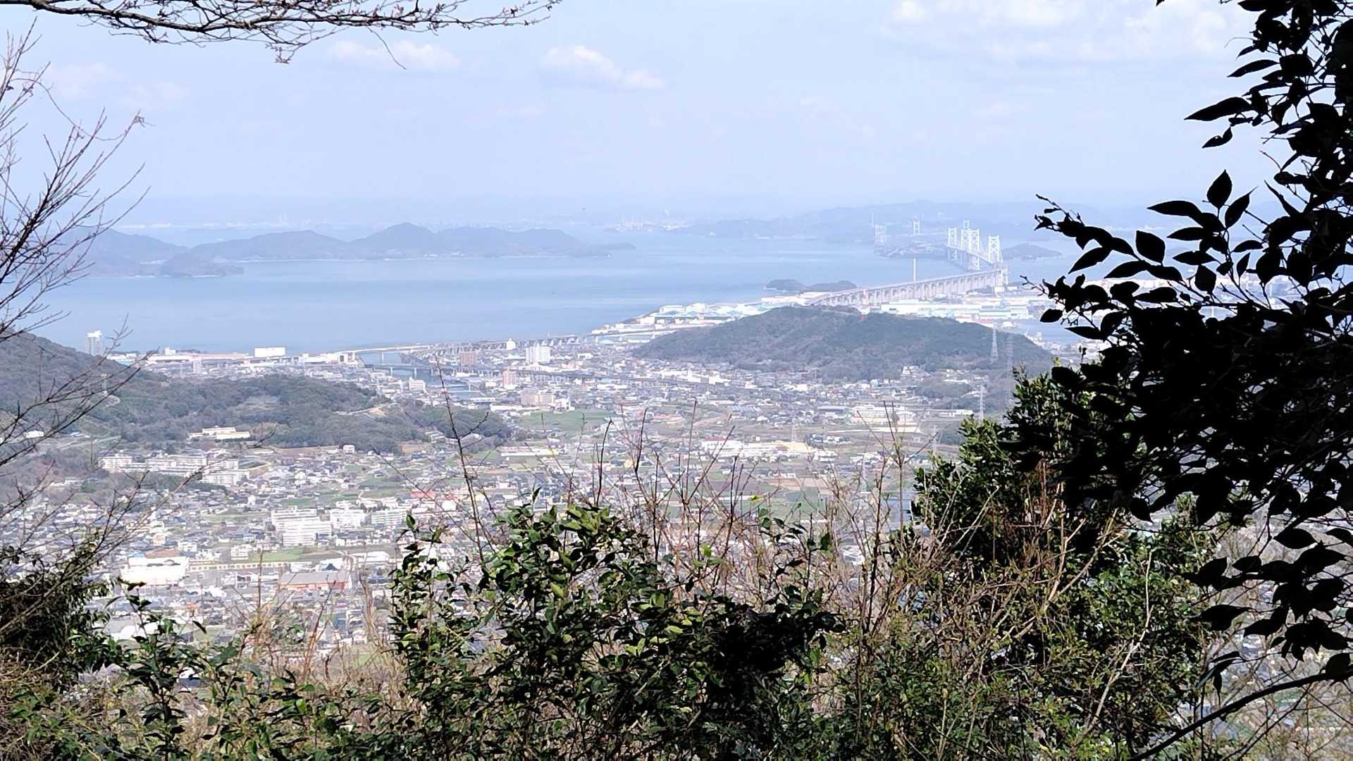 その目線先には、瀬戸大橋が、、、、、