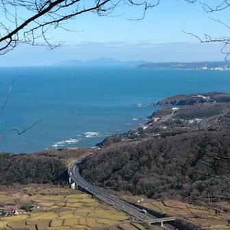海の向こうに弥彦山や角田山、右奥に柏崎刈羽原子力発電所☢️などが見えました🤩