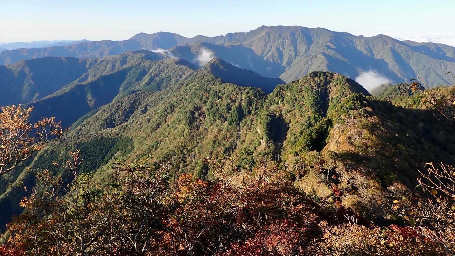 八経までの奥駈道
水太覗の辺りも散ってるみたい🪾