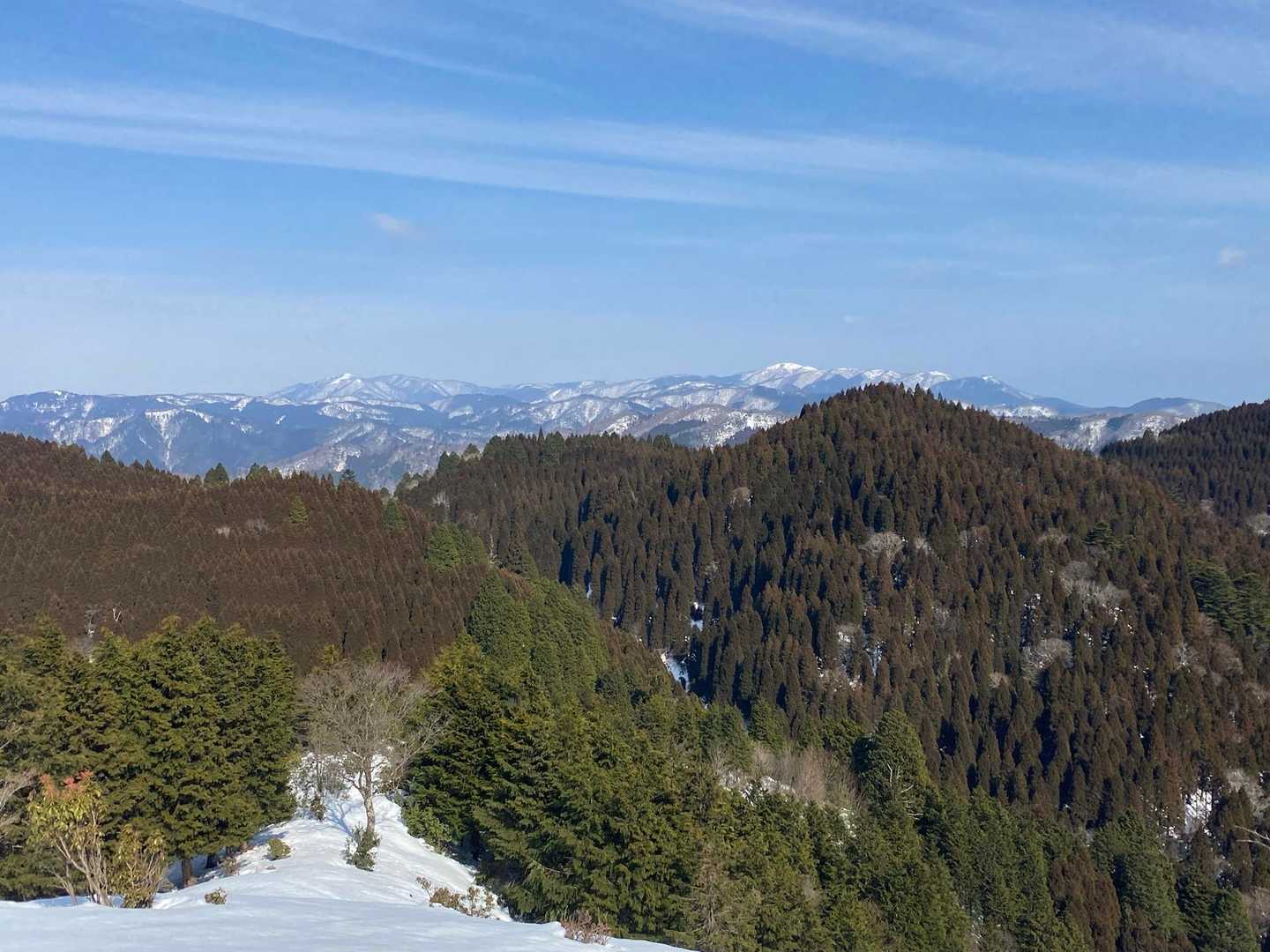 なんとなく北峰に寄ってみましたが、武奈ヶ岳から蓬莱山、ホッケ山あたりまで見えて感激でした^ ^