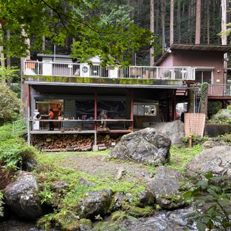 ネットがつながるようになり、青木神社の位置を確認すると、あれ・・思ったより遠いな・・・

ここからはロードをひたすらにダッシュ。