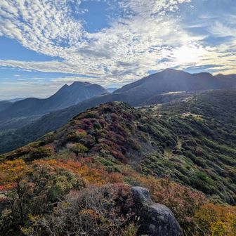 沓掛山からの眺め
おーっ😲
予想以上に紅葉🍁していますよ～