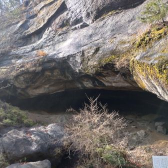 鬼の岩屋　
前日の雨で水量が多めでした