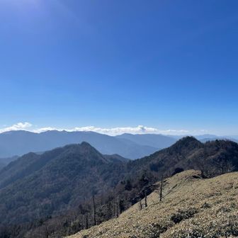 矢筈南峰とサガリハゲ山