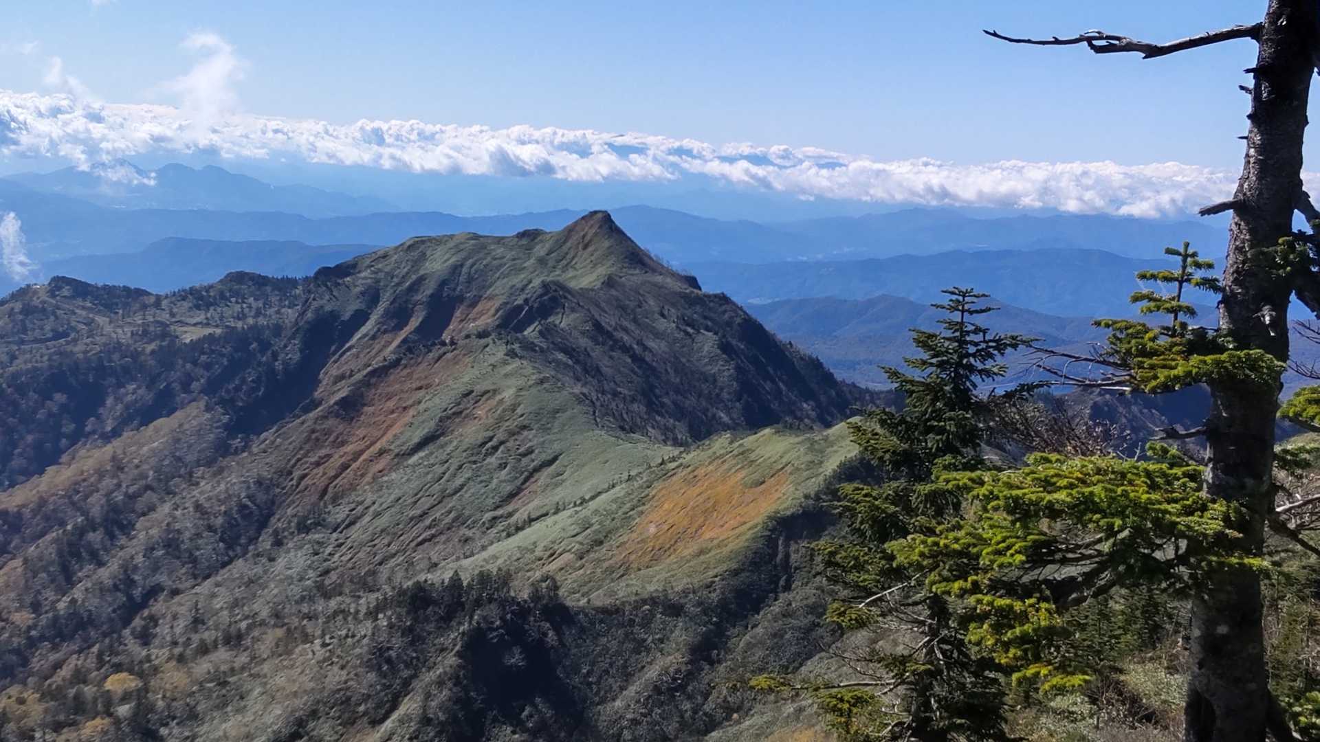 剣ヶ峰の稜線が綺麗