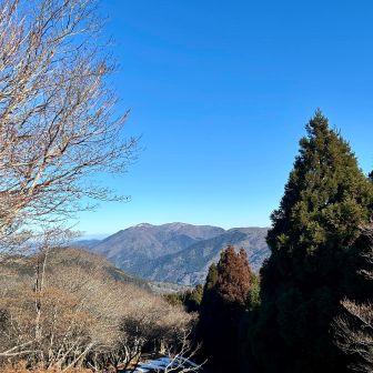 武奈ヶ岳⁈蓬莱山⁈
あっちは山頂に雪残ってる❄️