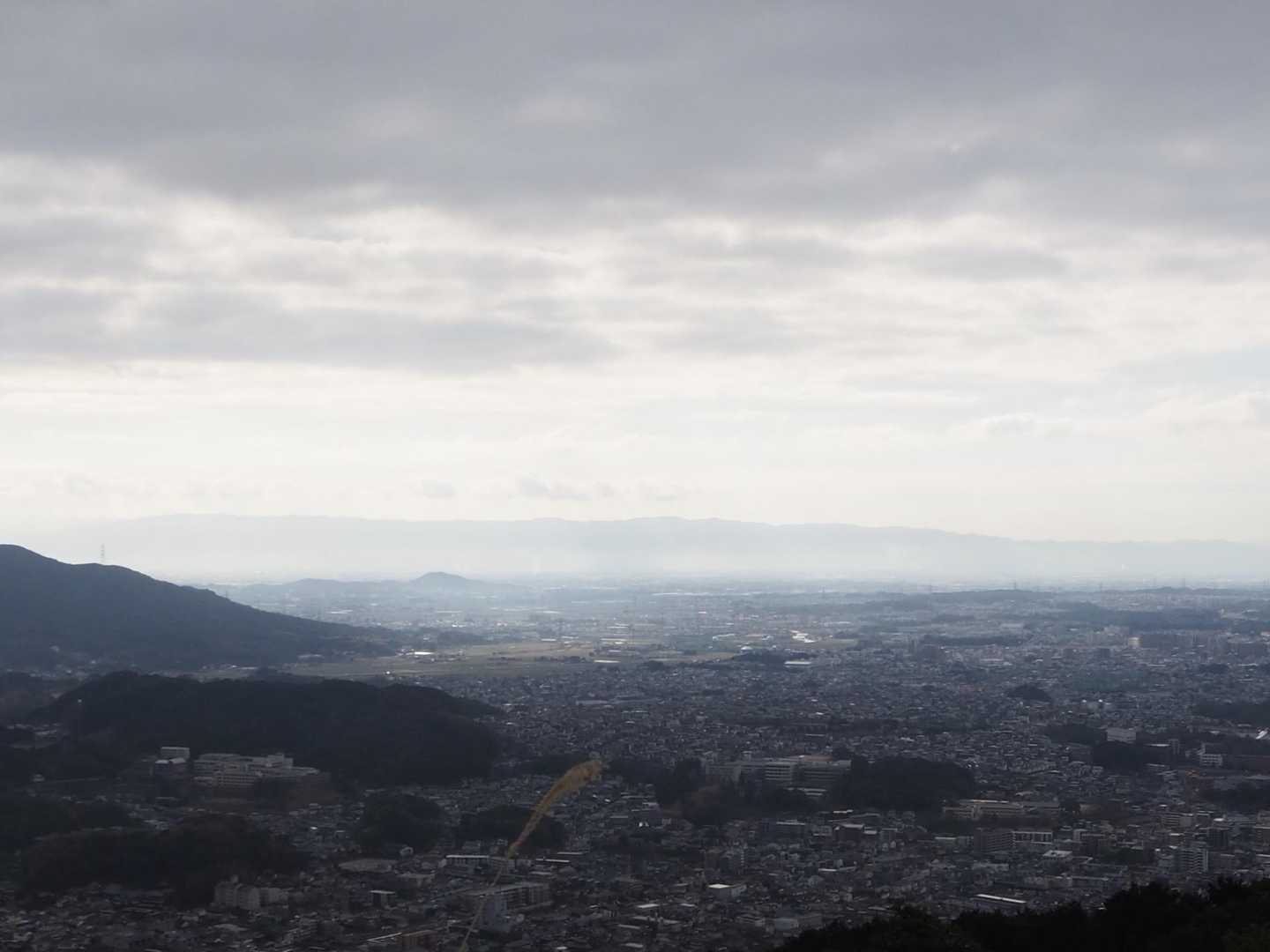 遠くに耳納連山