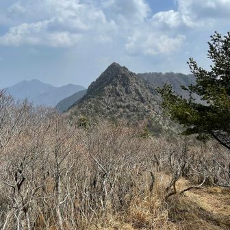 あそこを最終目的地とする
あんなとんがった所登れるのか…