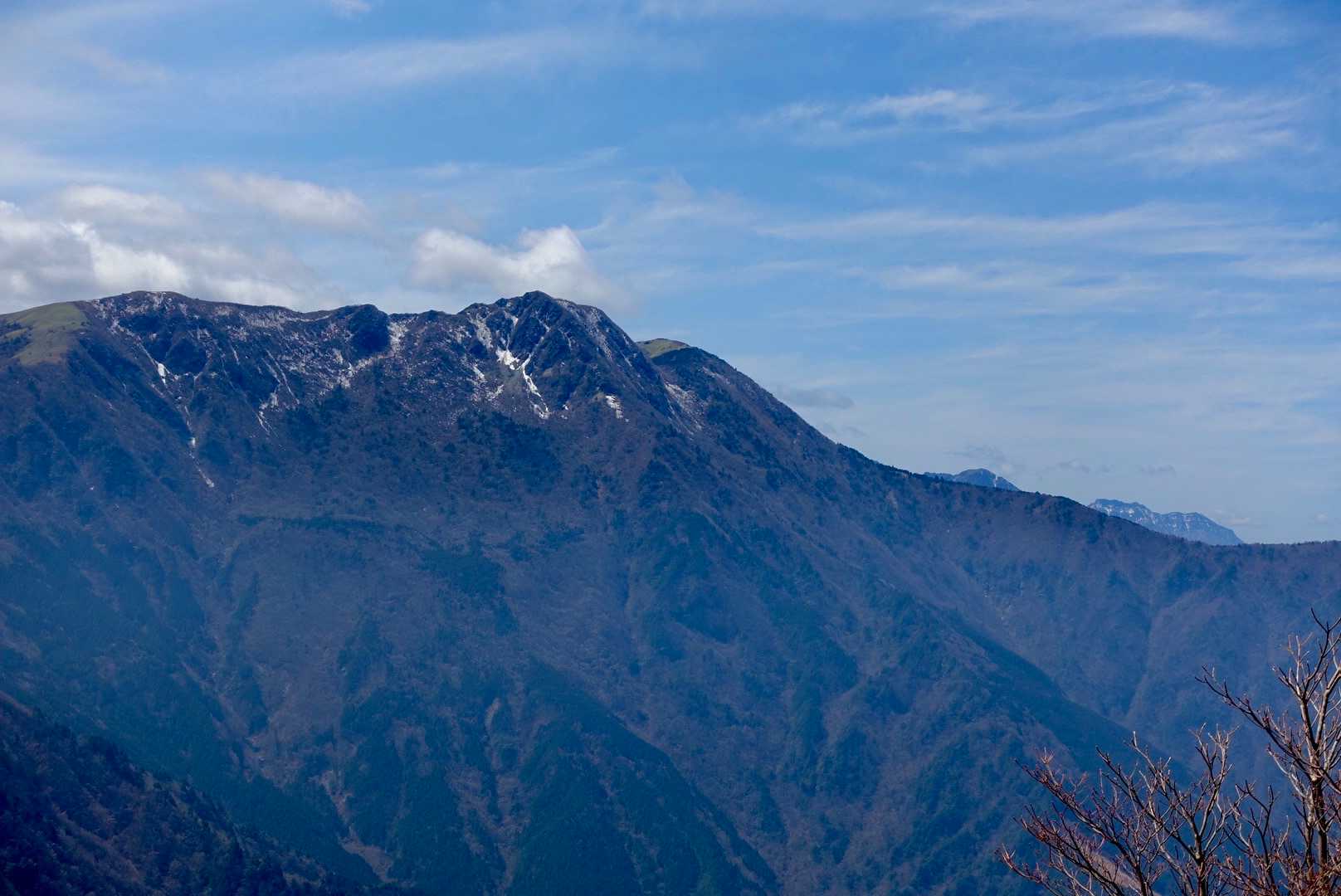 ちち山、笹ヶ峰
そしてかろうじて石鎚山と瓶ヶ森？？