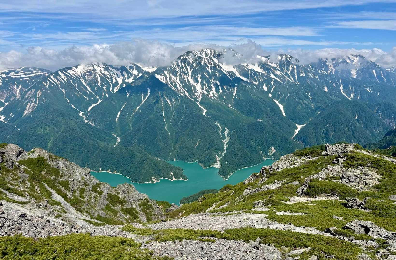 景色も最高なんです🤩
立山と黒部湖✨
エメラルドグリーンがめっちゃ綺麗✨