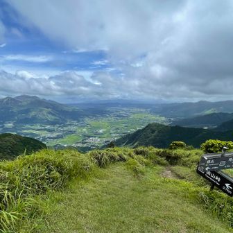 俵山と地蔵峠の分岐からの眺めは最高です✨👍
だけどここ、もの凄く風が強い😵‍💫❗️