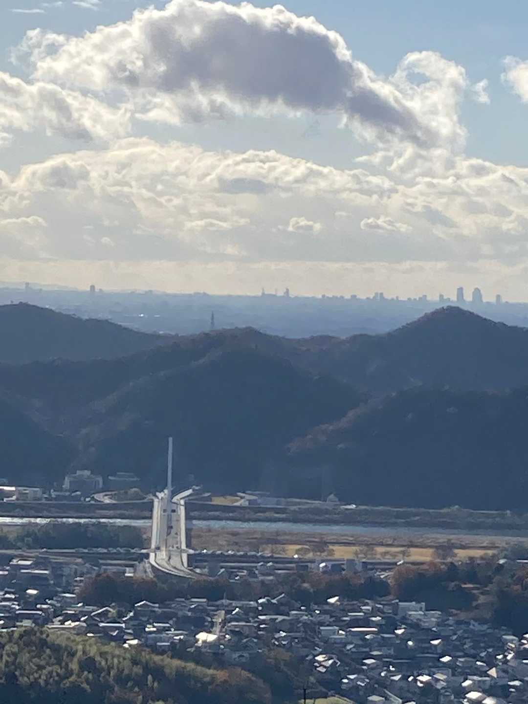 南側の名古屋市方向は日差しがあり明るいですね。❗️