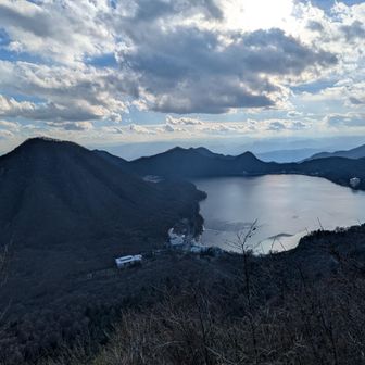 榛名富士をながめながら小１時間休憩
逆光で榛名富士真っ黒

