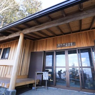 中から管理人さんが出てきて
『寒いから中でやすんでください』

お言葉に甘えて中に入り
コーヒーを注文