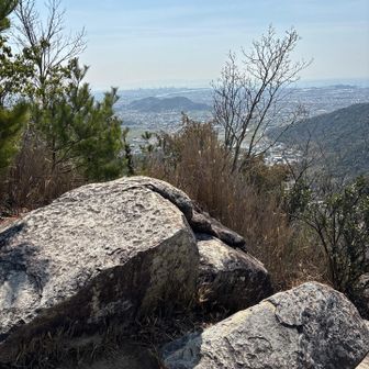 この岩超えて行くのが正解