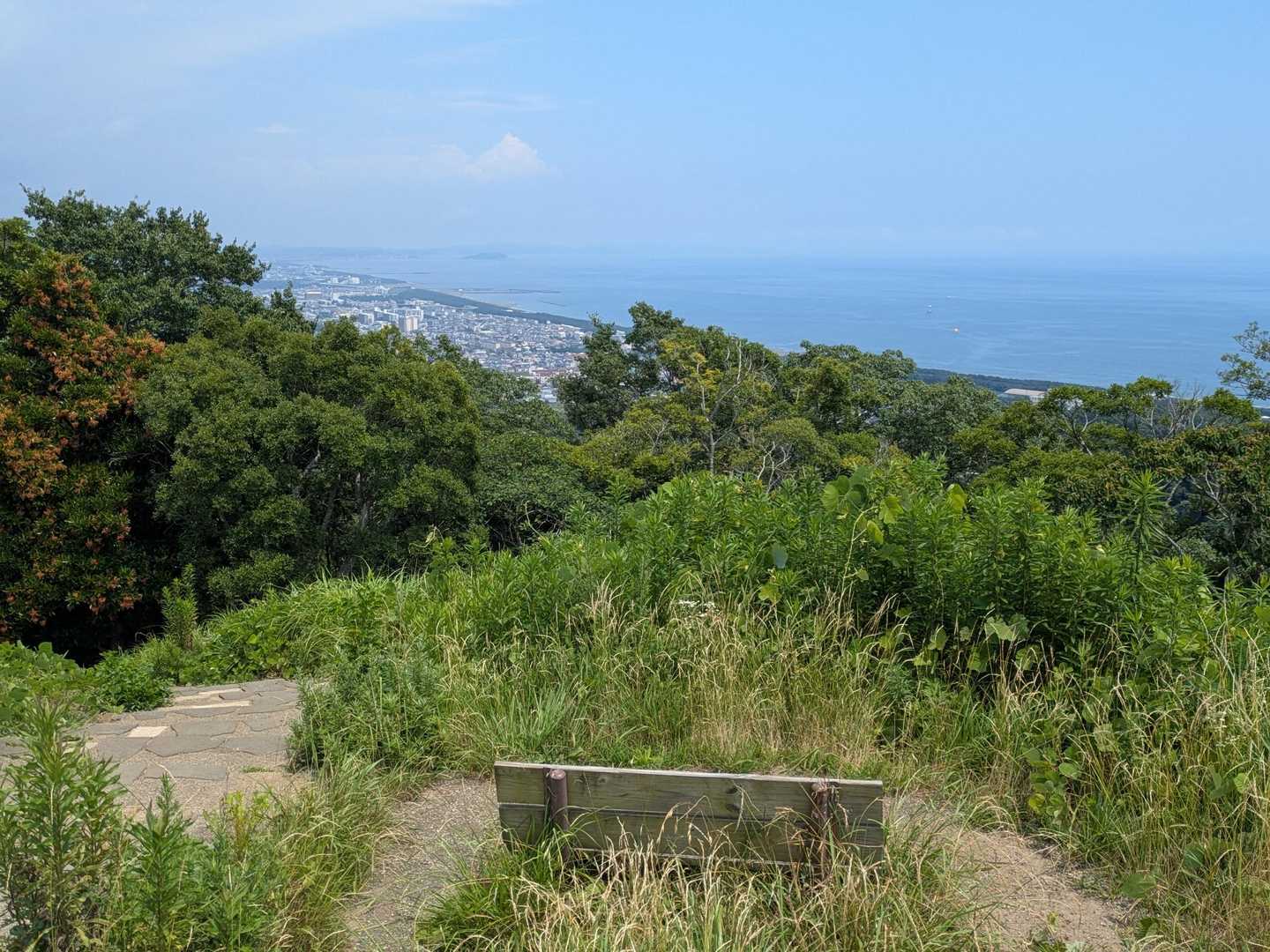 💕ベンチ
海🌊💙江の島、ギリ見えてる