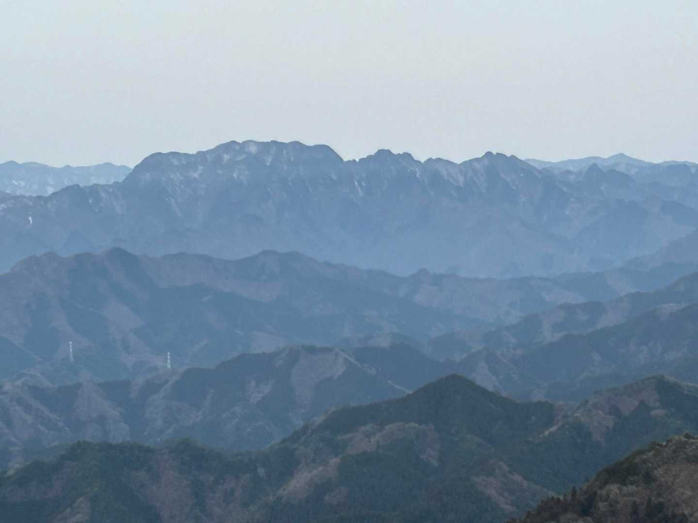 独特な姿の両神山
