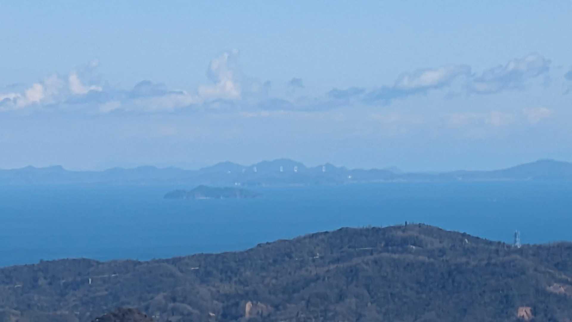 向こう🤞橋脚が見える
来島大橋かね～
