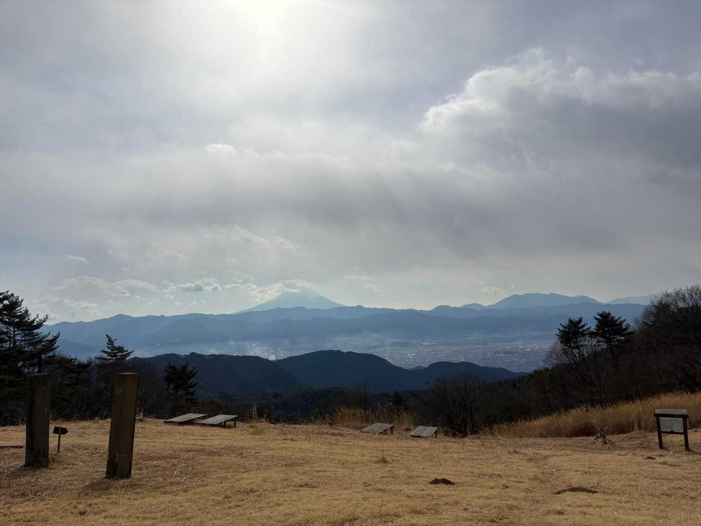 ここの眺めサイコー🗻春にまた来てゆっくり昼寝でもしたい💤