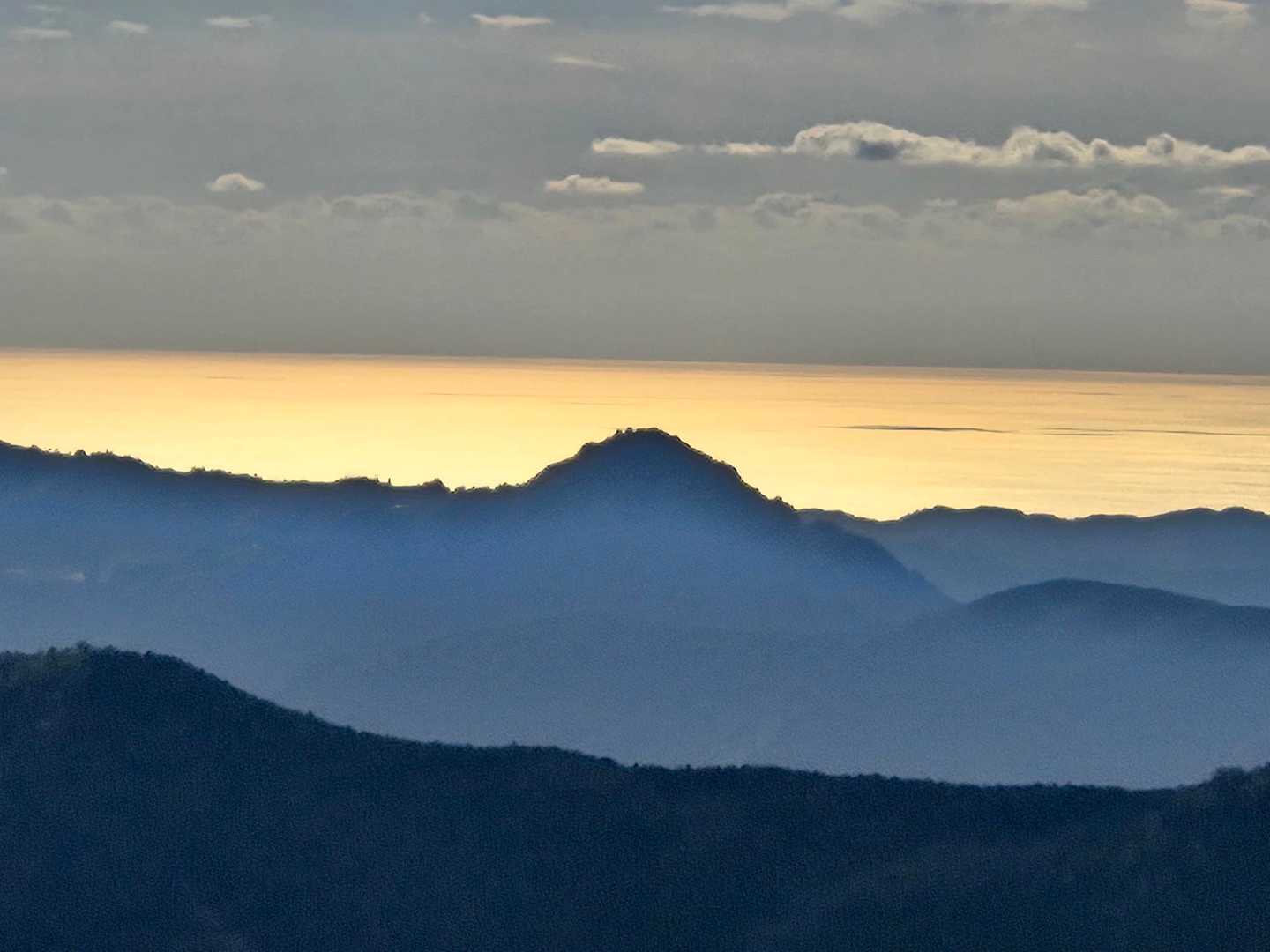 ピークが気になるお山を眺める。