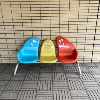 カラフルなイスもあります