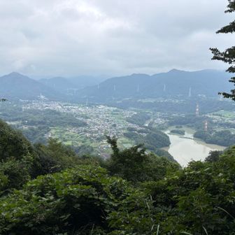 西山峠の見晴らし休憩所。、