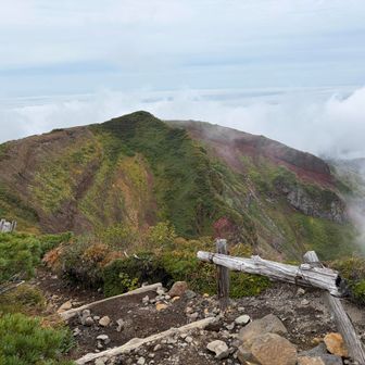 山肌赤い🟥⛰️☁️